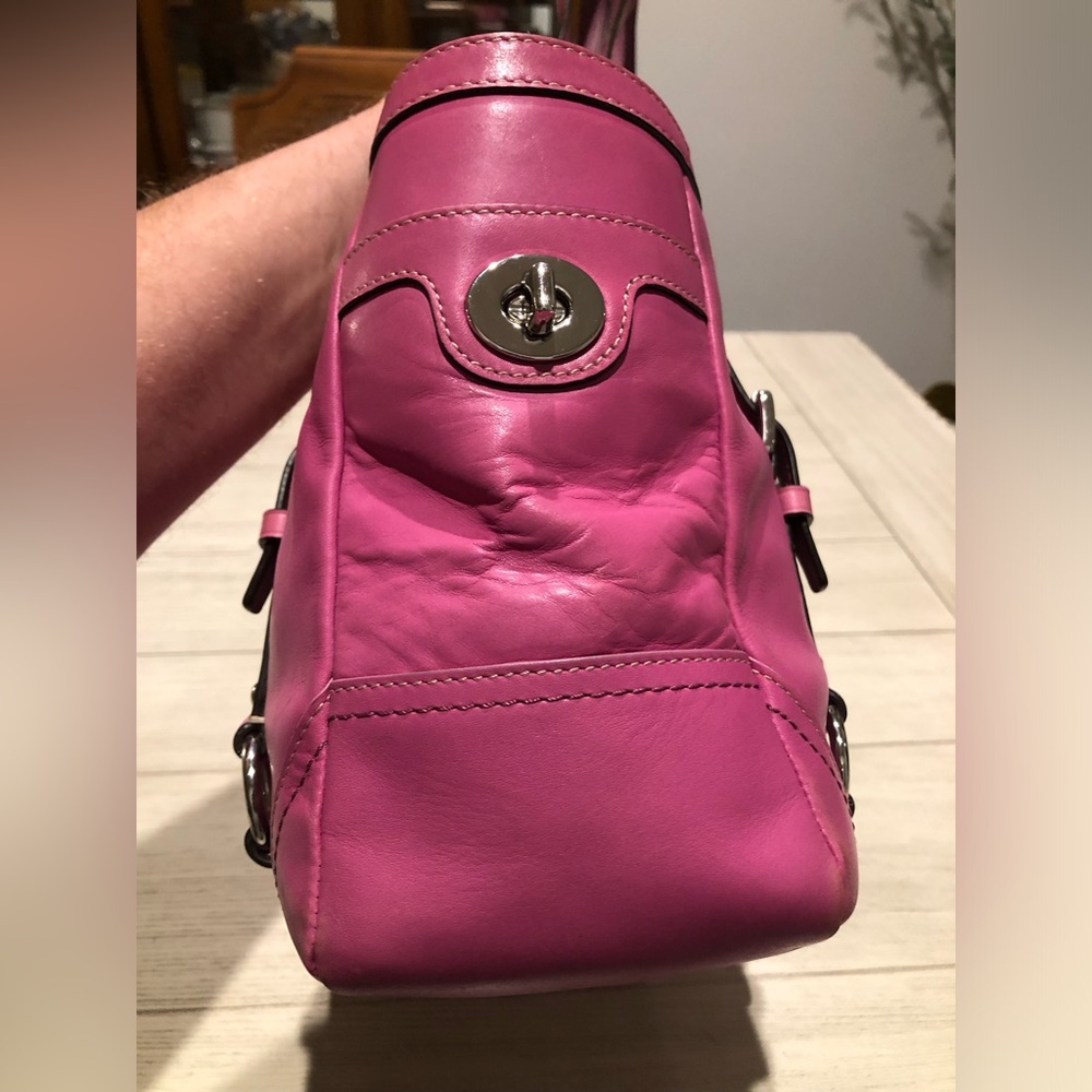 COACH F12343 PINK/MAGENTA LEATHER GALLERY EAST WEST TOTE WITH HANGTAG - Picture 4 of 16